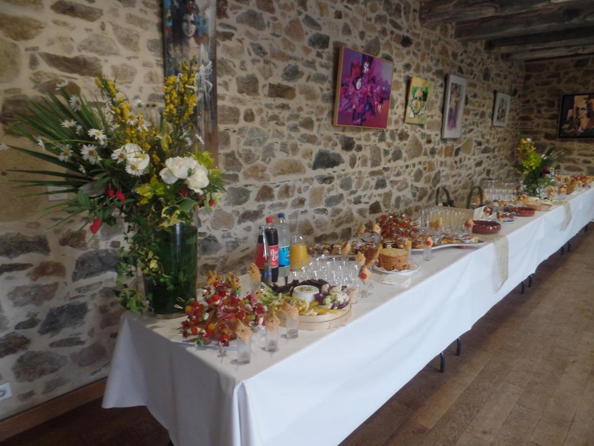 Logis Hotel Restaurant Le Commerce Guichen Buitenkant foto