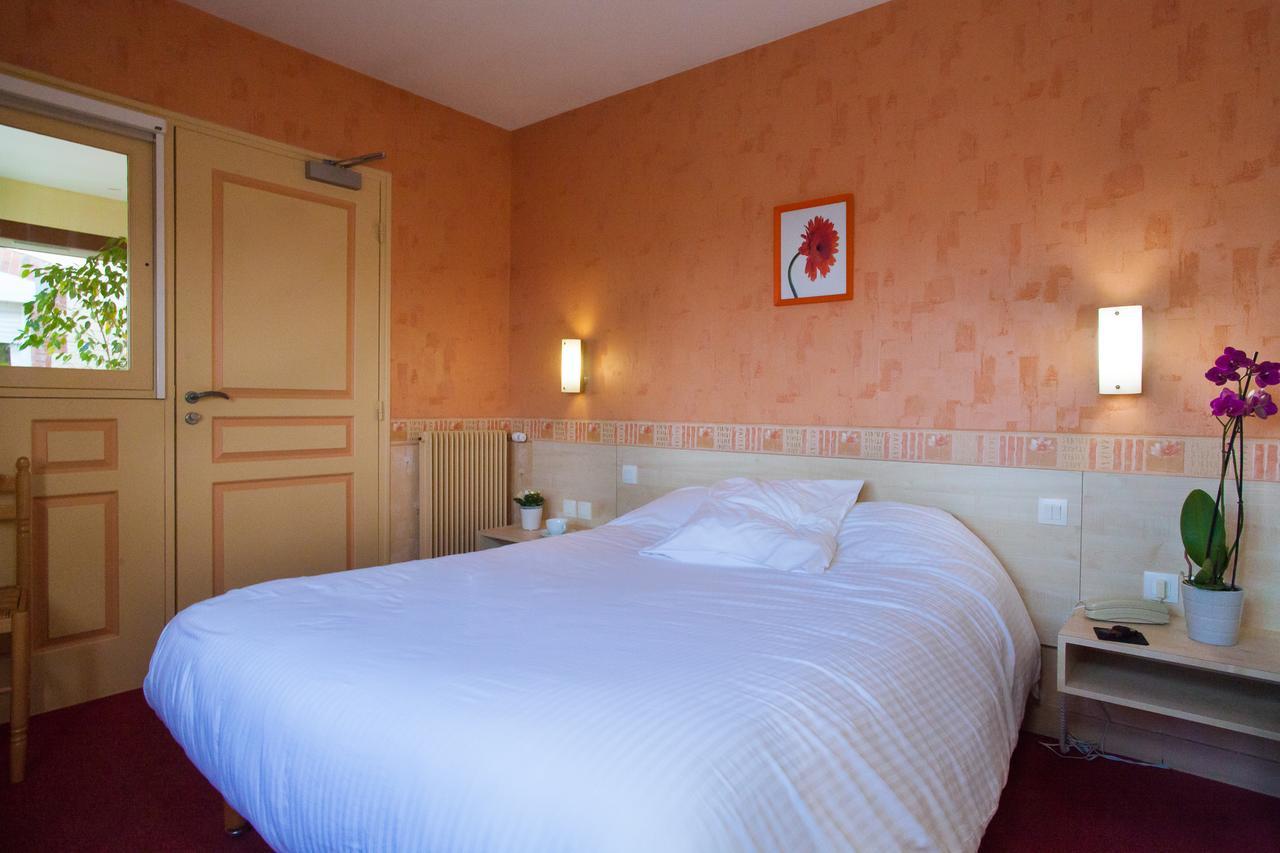 Logis Hotel Restaurant Le Commerce Guichen Buitenkant foto